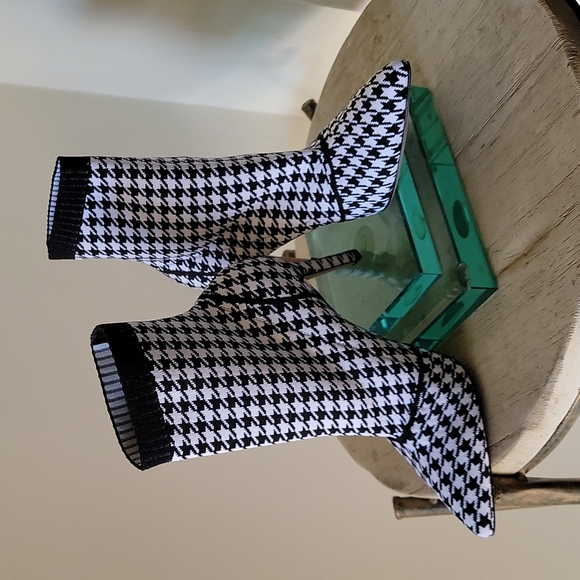 Gianvito Rossi Black White Knit Pied De Poule Houndstooth Knit Booties